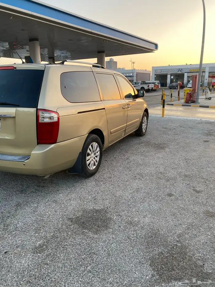 كيا كرنفال موديل 2011 0