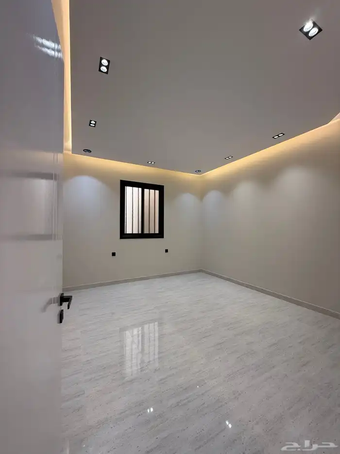 للبيع روف 9 غرف طريق أبها الخميس مقابل نادي ضمك بسعر 750الف 28