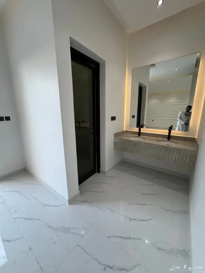 للبيع فيلا حي العزيزيه الخبر مساحه 480 م 11