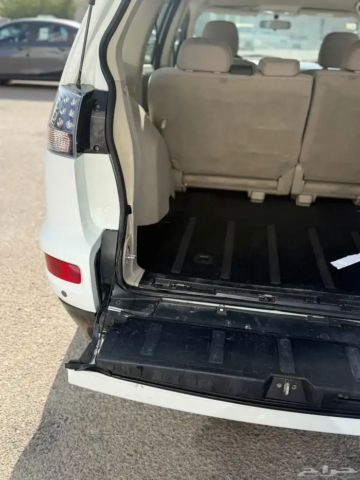 ميتسوبيشي اوتلاندر 2011 نضيف أربعه سلندر 23