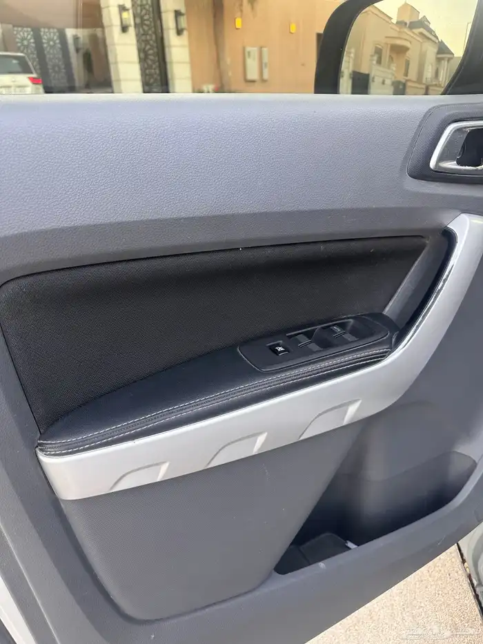 للبيع فورد رينجر 2016ديزل قير اتومتيك المكينه الكبيرة 8