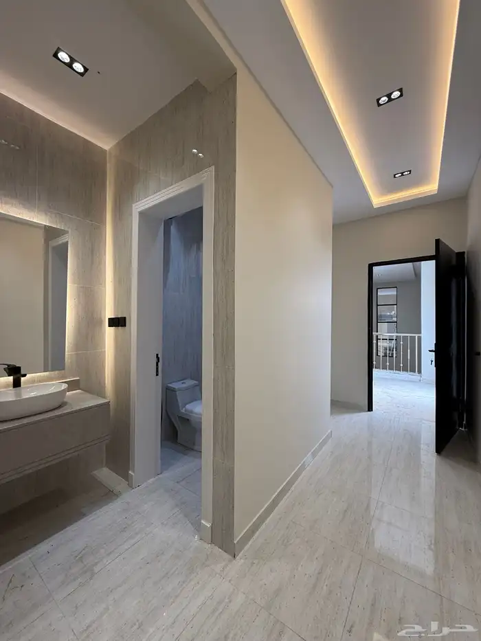 للبيع روف 9 غرف طريق أبها الخميس مقابل نادي ضمك بسعر 750الف 32