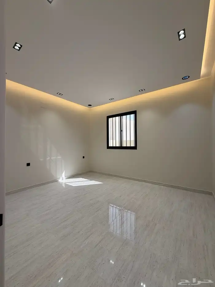 للبيع روف 9 غرف طريق أبها الخميس مقابل نادي ضمك بسعر 750الف 39