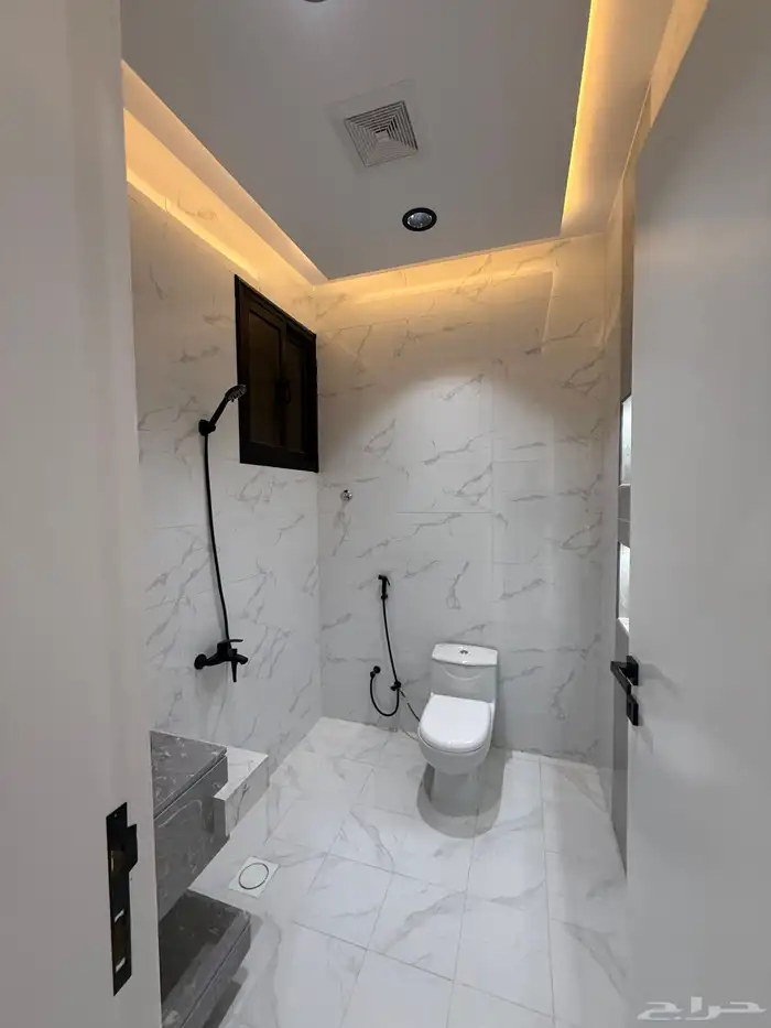 للبيع شقق سكنية فاخرة بموقع مميز ومكتمل الخدمات شرق الخميس 19