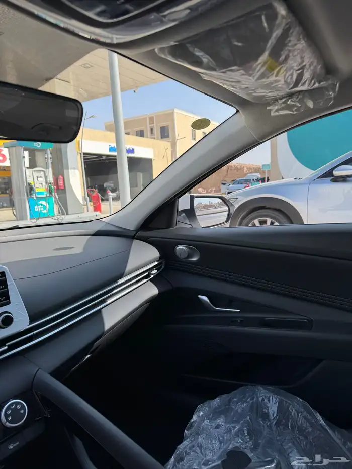 الانترا 2025 ابيض 3