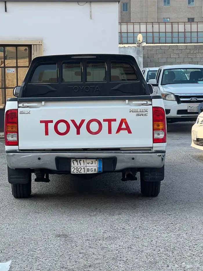 تويوتا هايلوكس موديل 2010 GLX 5