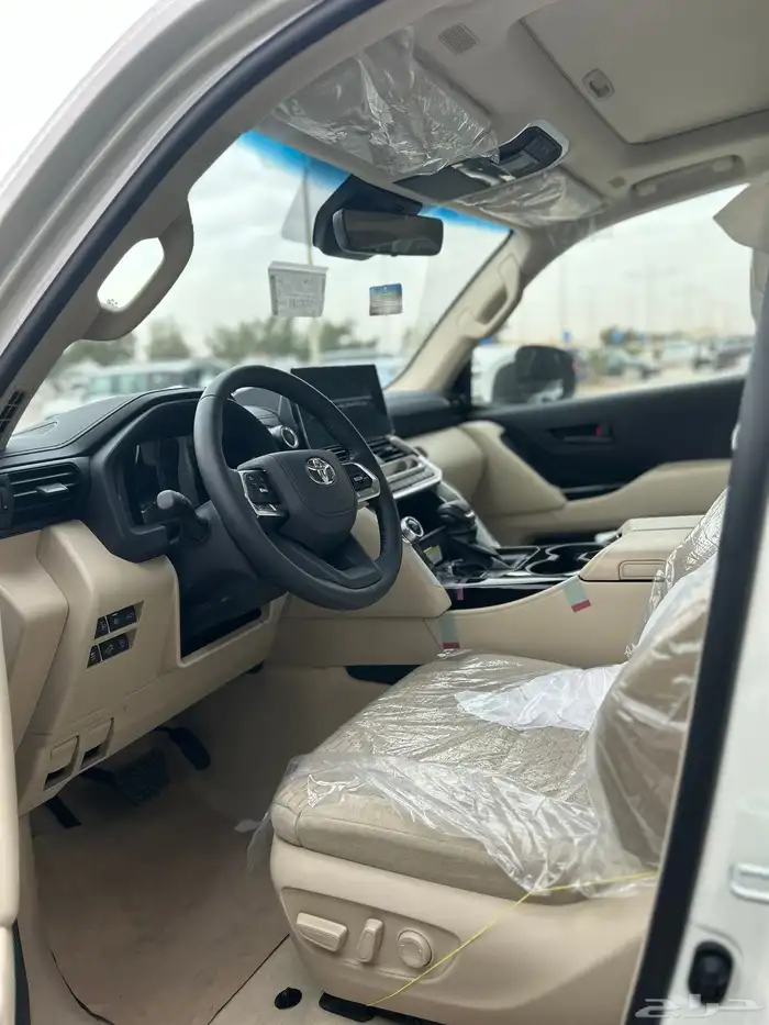 تويوتا  لاندكروزر GXR-3 بنزين 2025 ابيض 300150 شامل الضريبة 4