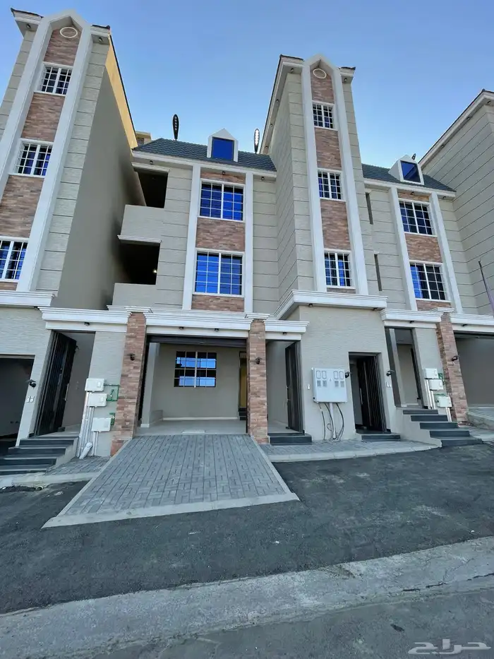 شقق ارضيه وعلويه تشطيب ممتاز واصل ج الخدمات بحي المعارض 0