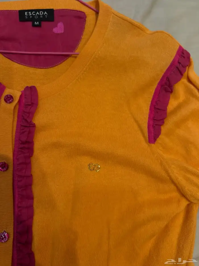 بلوزة ماركة اسكادا شبه جديده 3