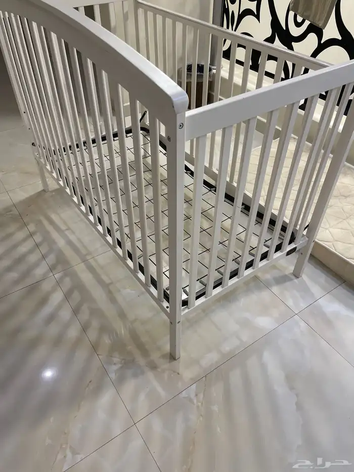 سرير اطفال 1