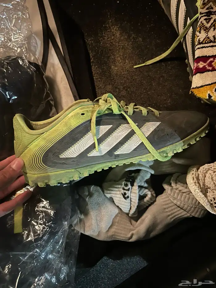 للبيع استخدام شهرين فقط اديداس اصلي مقاس 44 1
