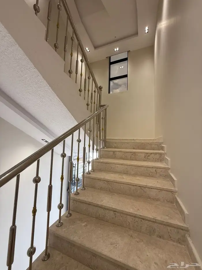 للبيع روف 9 غرف طريق أبها الخميس مقابل نادي ضمك بسعر 750الف 3