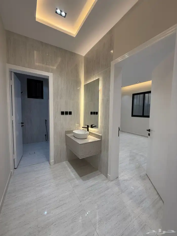 للبيع روف علوي بملحق وشقه ارضيه ببايكة سيارة مقابل نادي ضمك 43