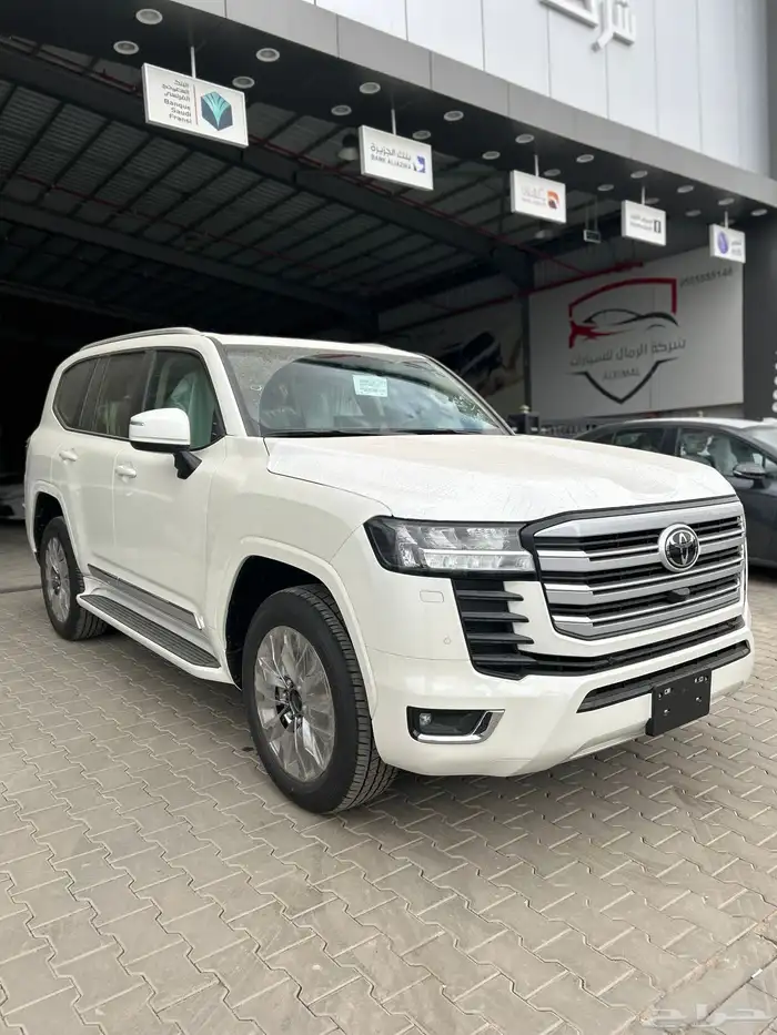 تويوتا  لاندكروزر GXR-3 بنزين 2025 ابيض 300150 شامل الضريبة 1
