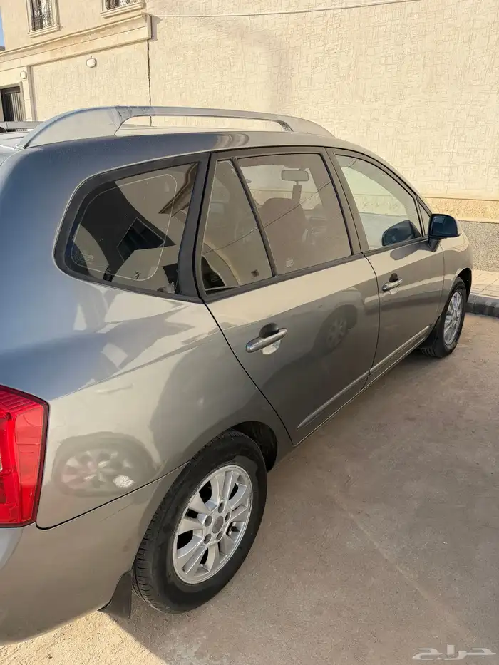 كيا كارنس 2013 اوتوماتيك للبيع 3