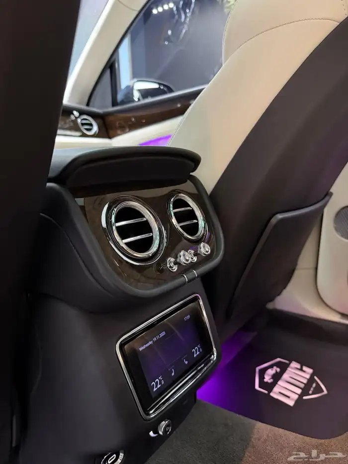 بنتلي بنتياقا 2021 عداد 54 الف بحالة الوكالة 13