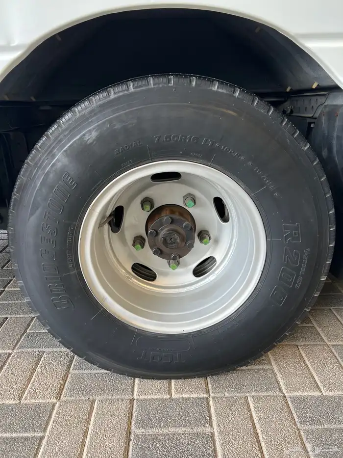 للبيع باص نيسان سيفيليان بنزين موديل 2010 ممشي قليل 6