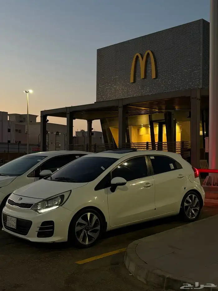 كيا ريو هاتشباك 2016 1