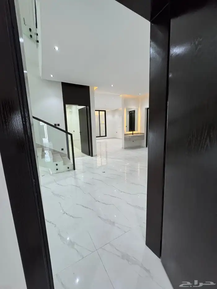 للبيع فيلا حي العزيزيه الخبر مساحه 480 م 13