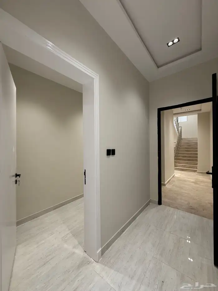 للبيع روف 9 غرف طريق أبها الخميس مقابل نادي ضمك بسعر 750الف 9