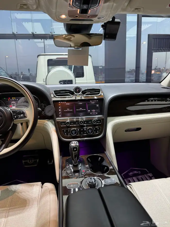 بنتلي بنتياقا 2021 عداد 54 الف بحالة الوكالة 15