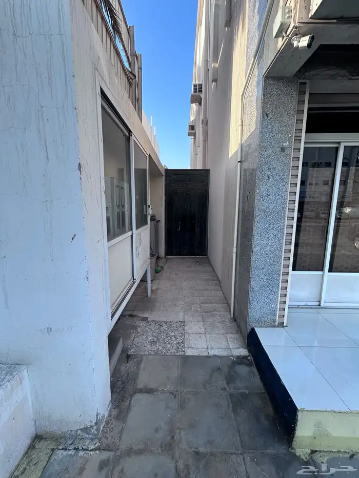 مستودع للإيجار حي النعيم شارع الثلاثين 5