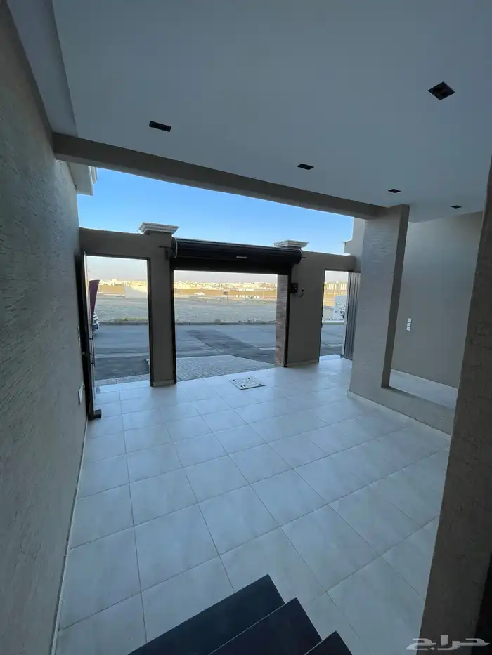 شقق ارضيه وعلويه تشطيب ممتاز واصل ج الخدمات بحي المعارض 3