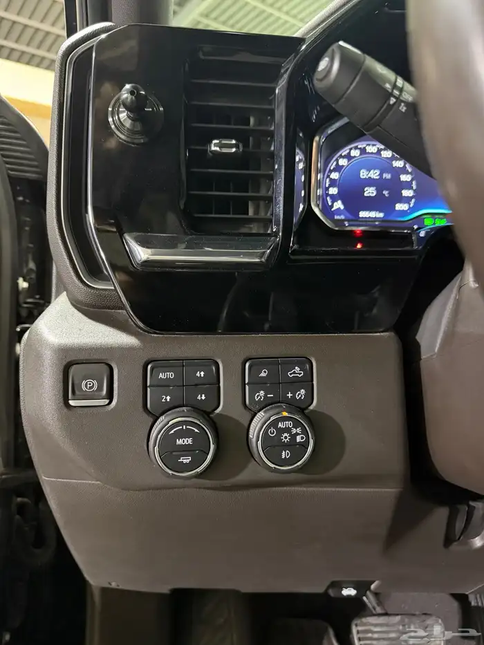 شيفروليه سلفرادو تريل بوس بلاك فل موديل 2023 29