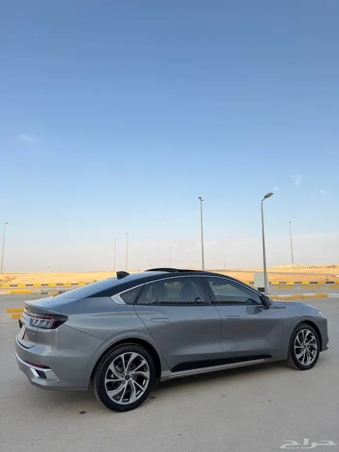 فورد تورس 2024 فل كامل تيتانيوم 18