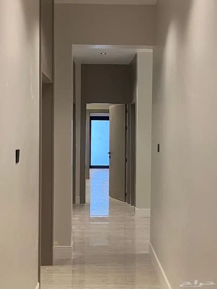 اللابيع شقه ارضيه حوش وكراج في حي الندى جديده 18