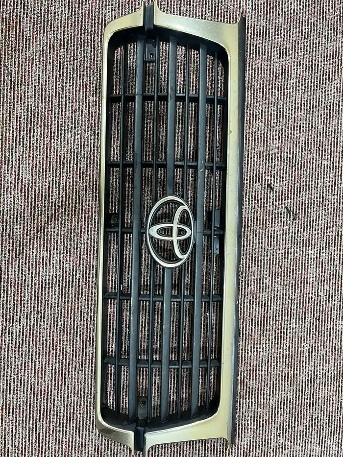 شبك صالون 95-97 ذهبي مستخدم وكاله فيه تبهيت بسيط 0