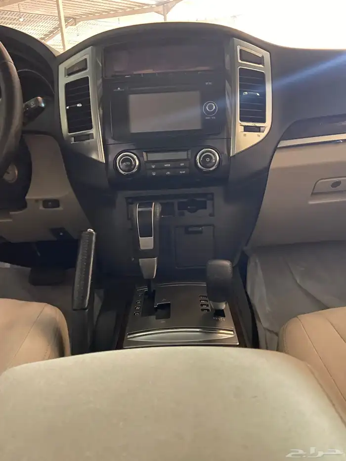 متسوبشي باجيرو GLS 2016 15