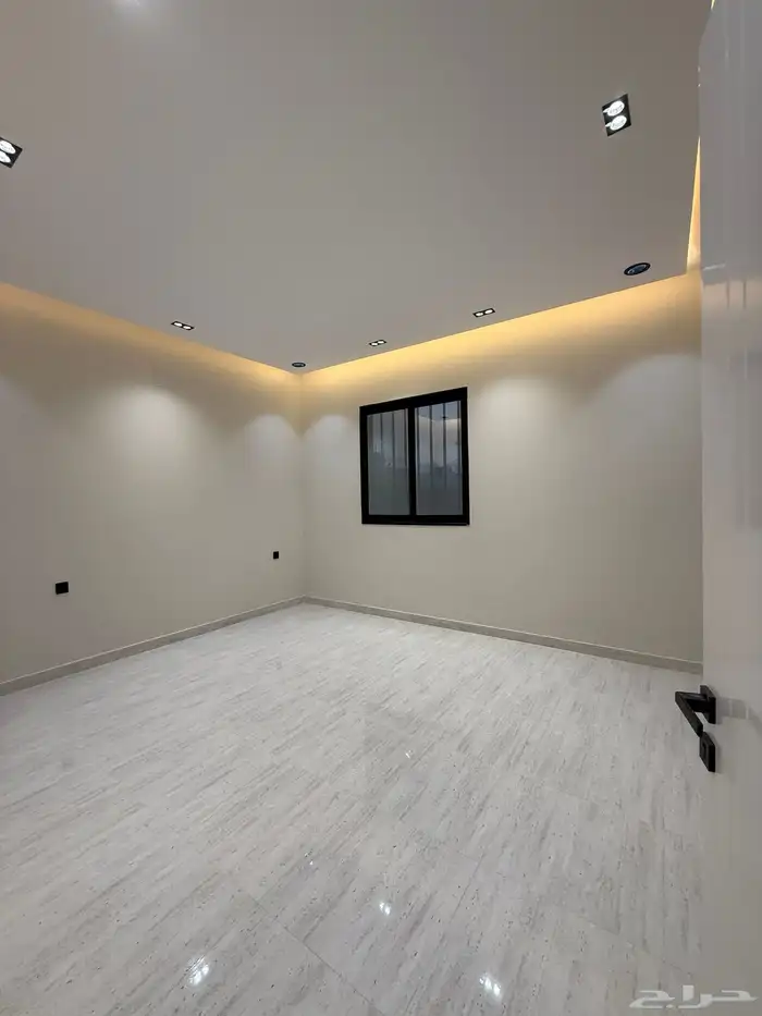 للبيع روف علوي بملحق وشقه ارضيه ببايكة سيارة مقابل نادي ضمك 44