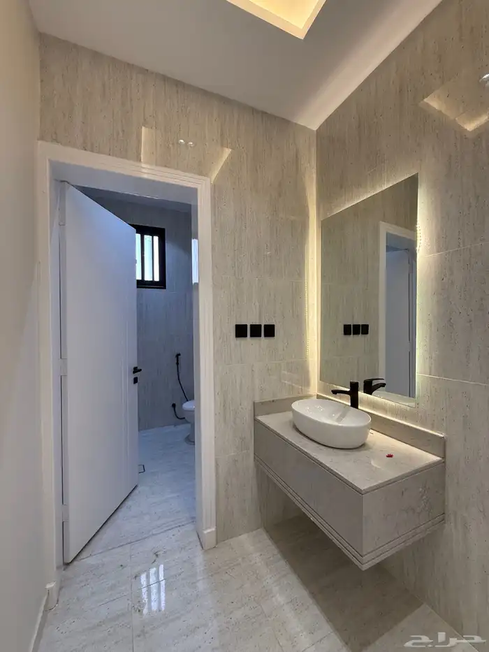 للبيع روف 9 غرف طريق أبها الخميس مقابل نادي ضمك بسعر 750الف 40