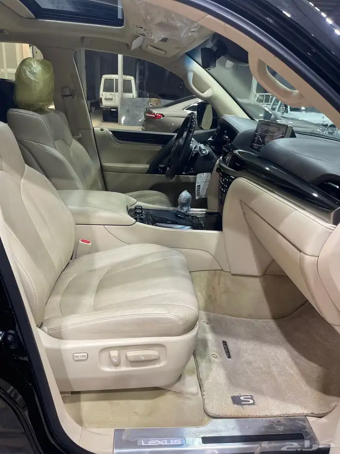 جيب لكزس ال اكس 570 موديل 2020 10