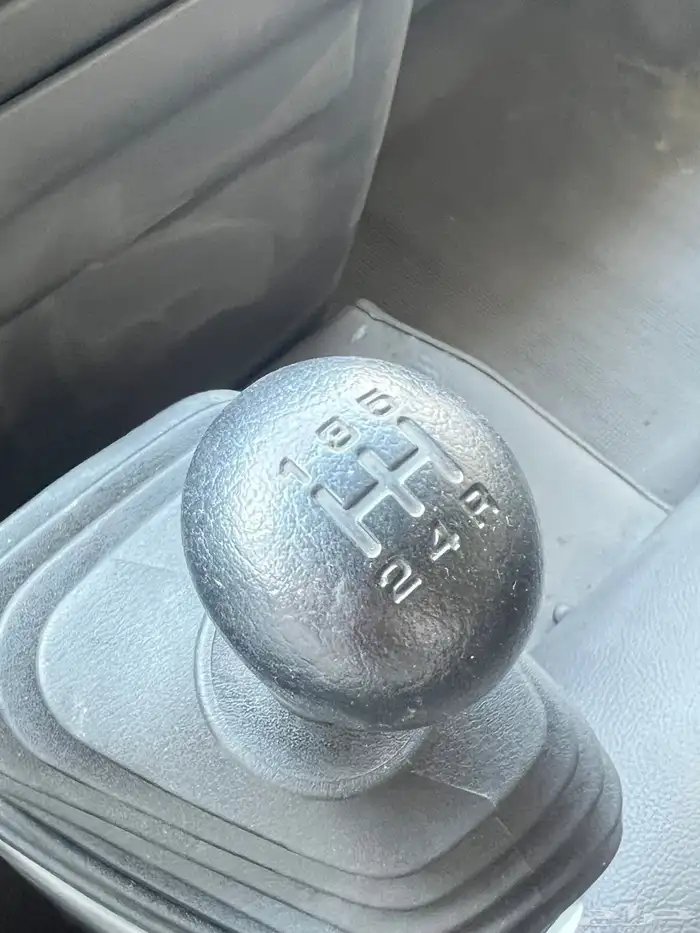 للبيع باص نيسان سيفيليان بنزين موديل 2010 ممشي قليل 18