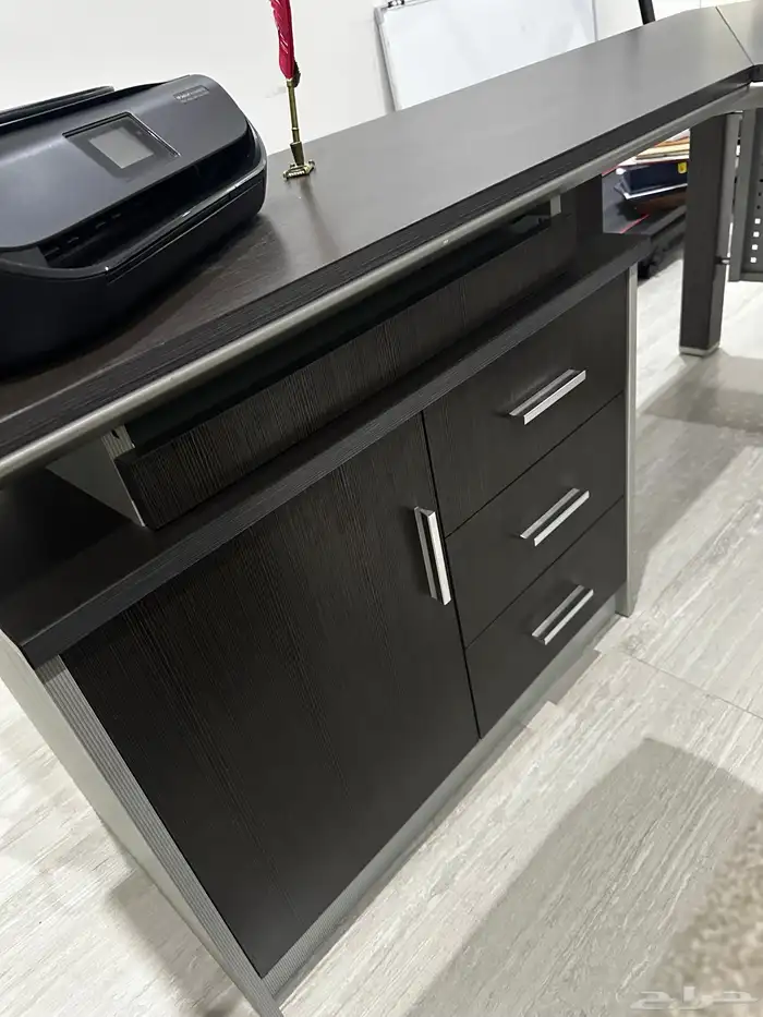 مكتب كبير عملي او دراسي 2