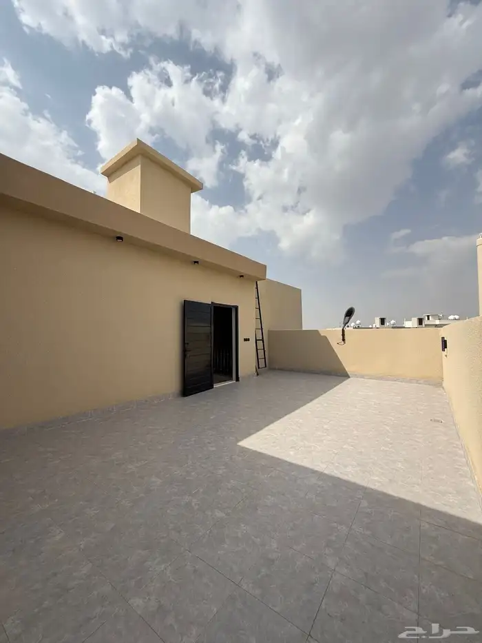 للبيع روف 9 غرف طريق أبها الخميس مقابل نادي ضمك بسعر 750الف 31