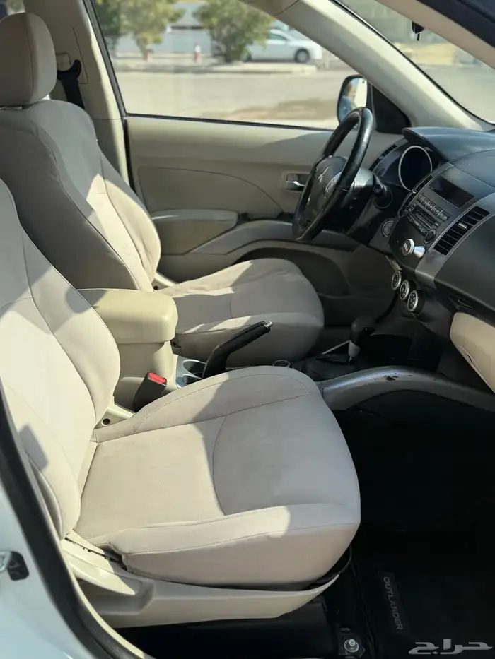 ميتسوبيشي اوتلاندر 2011 نضيف أربعه سلندر 24