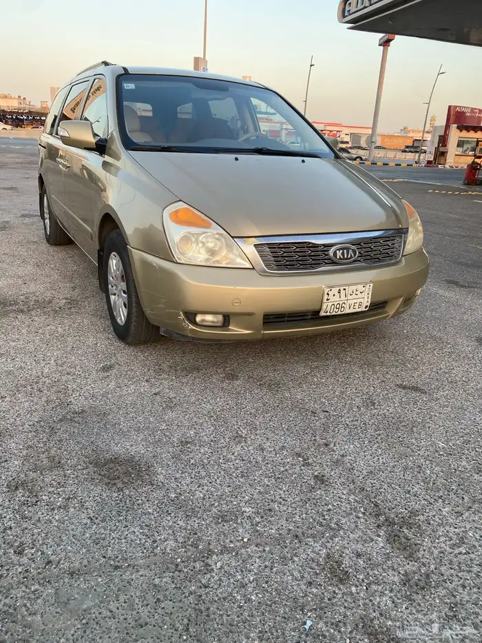 كيا كرنفال موديل 2011 9