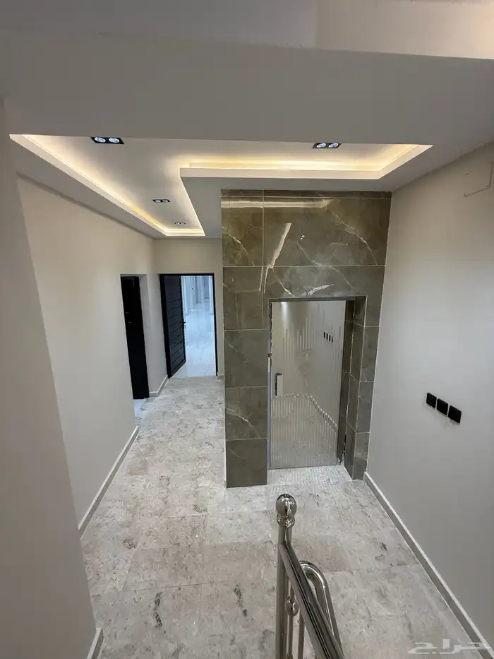 للبيع روف علوي بملحق وشقه ارضيه ببايكة سيارة مقابل نادي ضمك 24