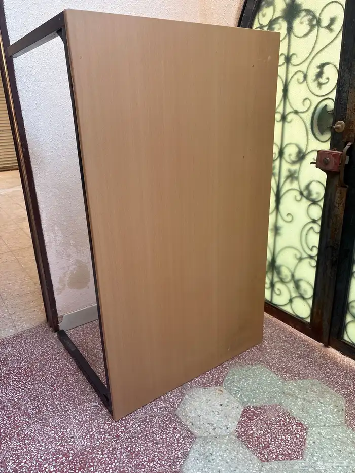 طاوله للبيع مساحة متر في نص متر 0