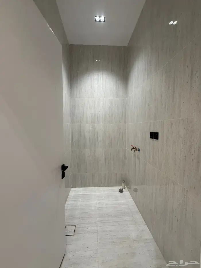 للبيع روف علوي بملحق وشقه ارضيه ببايكة سيارة مقابل نادي ضمك 12