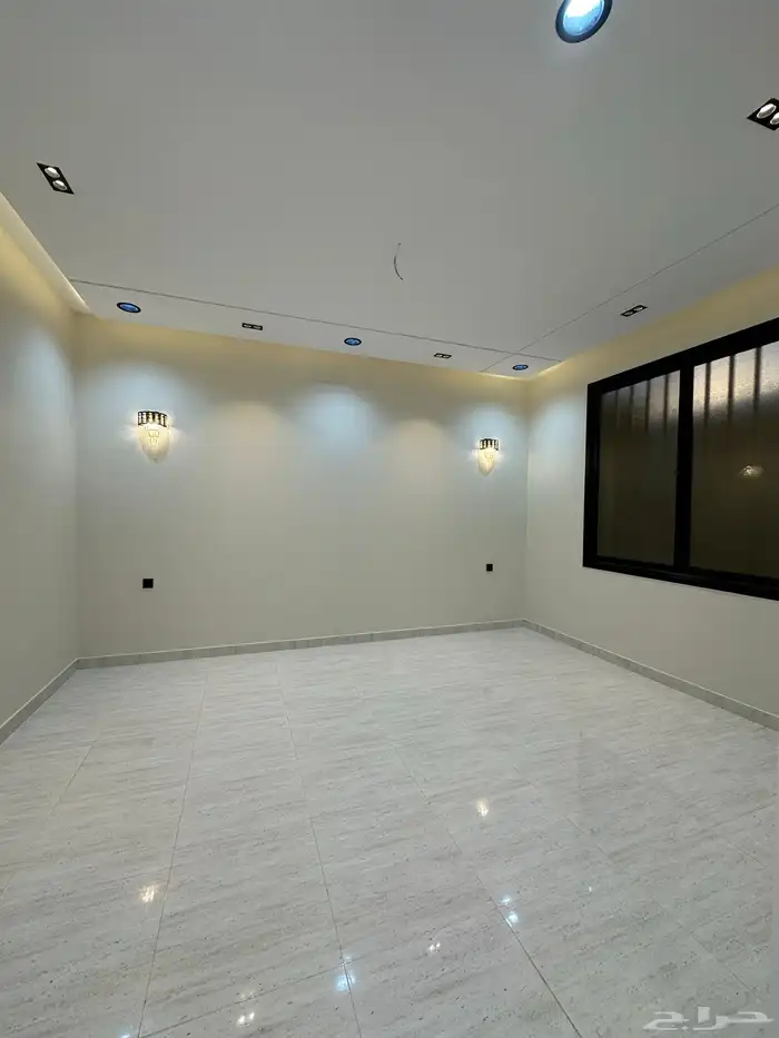 للبيع شقة دور ارضي بموقع مميز مكتمل الخدمات خلف الالماني 4