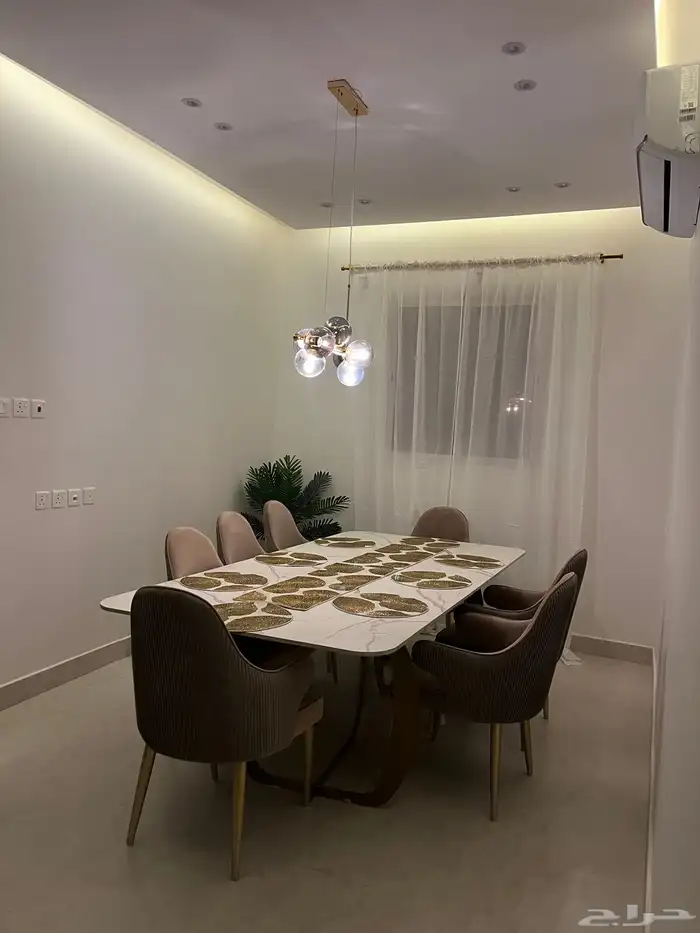 سفرة كبيرة للبيع   9 أطقم   دولاب   9 طقم فرش صحون 0