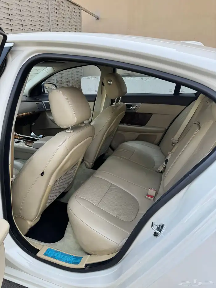 جاكوار XF 2010 4