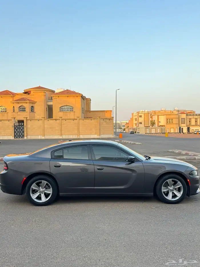 للبيع دوج تشارجر 2020 1