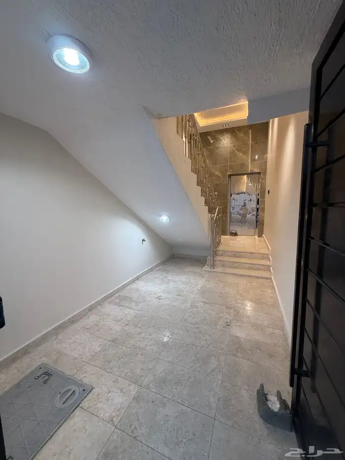 للبيع روف علوي بملحق وشقه ارضيه ببايكة سيارة مقابل نادي ضمك 22