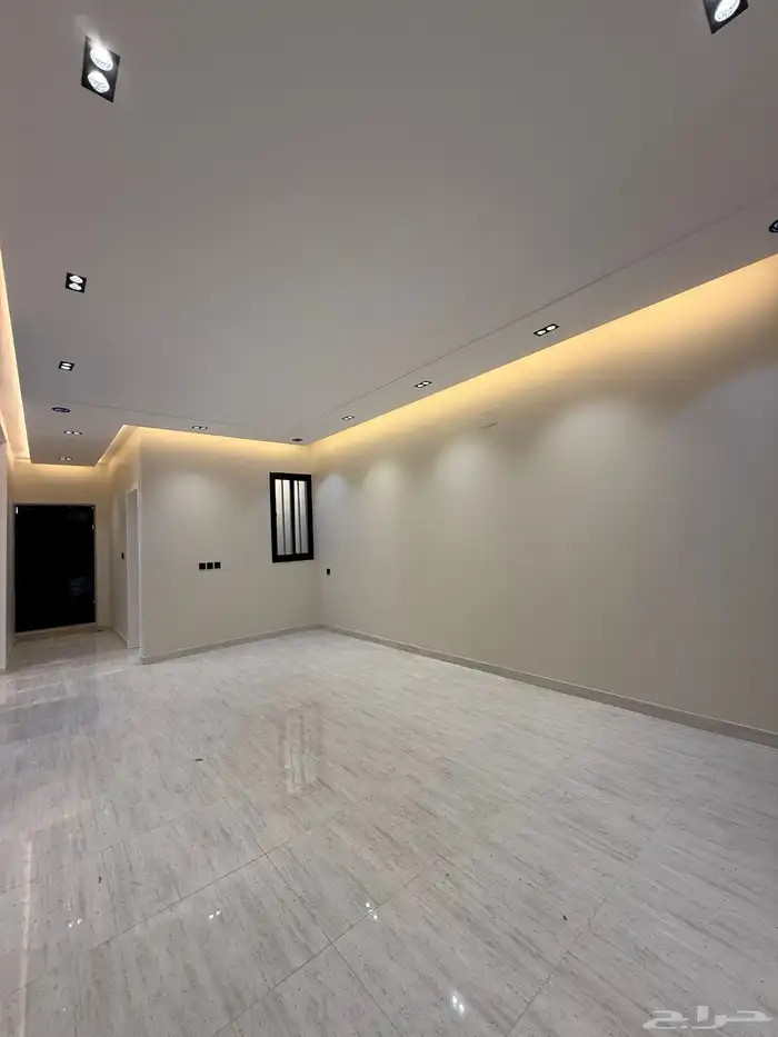 للبيع روف 9 غرف طريق أبها الخميس مقابل نادي ضمك بسعر 750الف 35