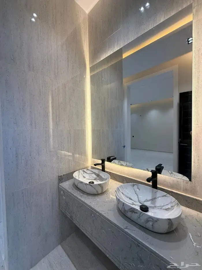 للبيع روف علوي بملحق وشقه ارضيه ببايكة سيارة مقابل نادي ضمك 7